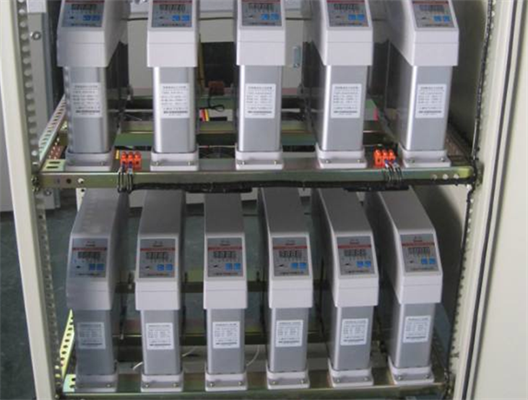 低壓開關柜內(nèi)電容器安全運行的電流、電壓和溫度有什么要求